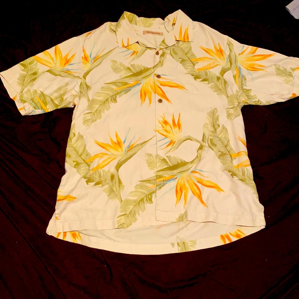 Tommy bahama button down Hawaiian short sleeve